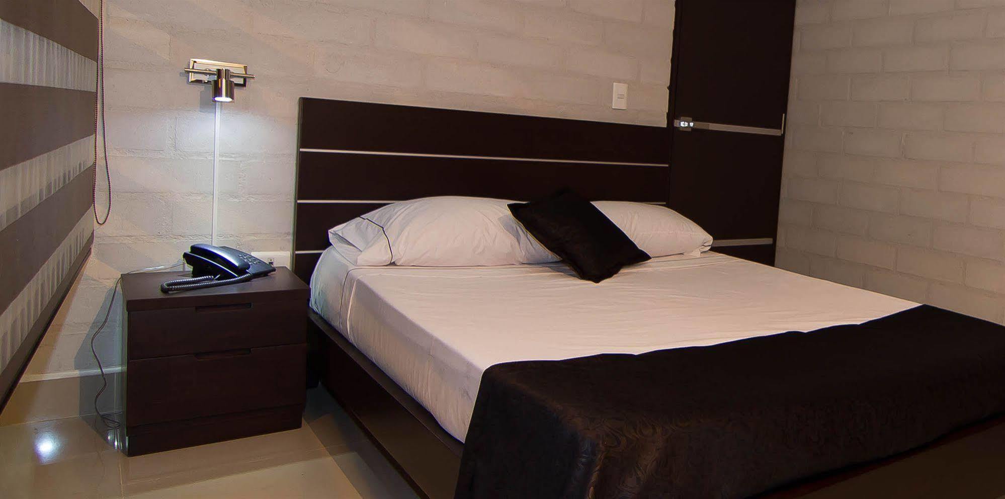 Ayenda 1254 Mi Colombia Hotel เมเดยิน ภายนอก รูปภาพ